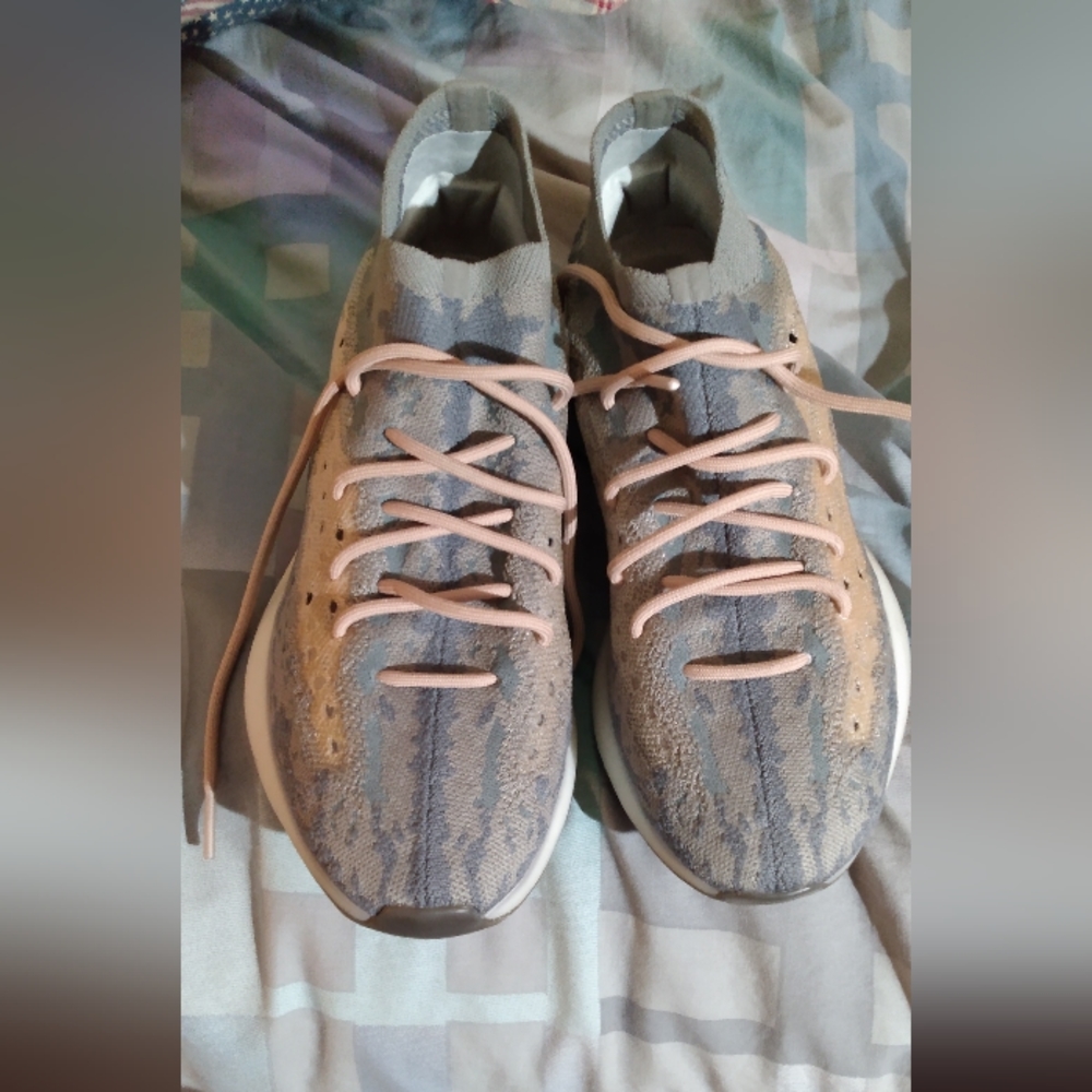 Shoes - Picture 3 of 4